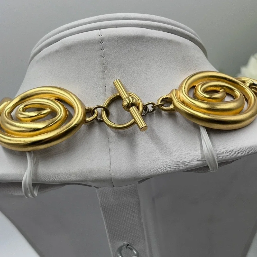 Vintage Modernist‎ Matte Gold Tone Satin Finish Swirl Link Toggle Necklace